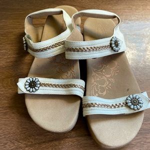 Aetrex white and tan sandals